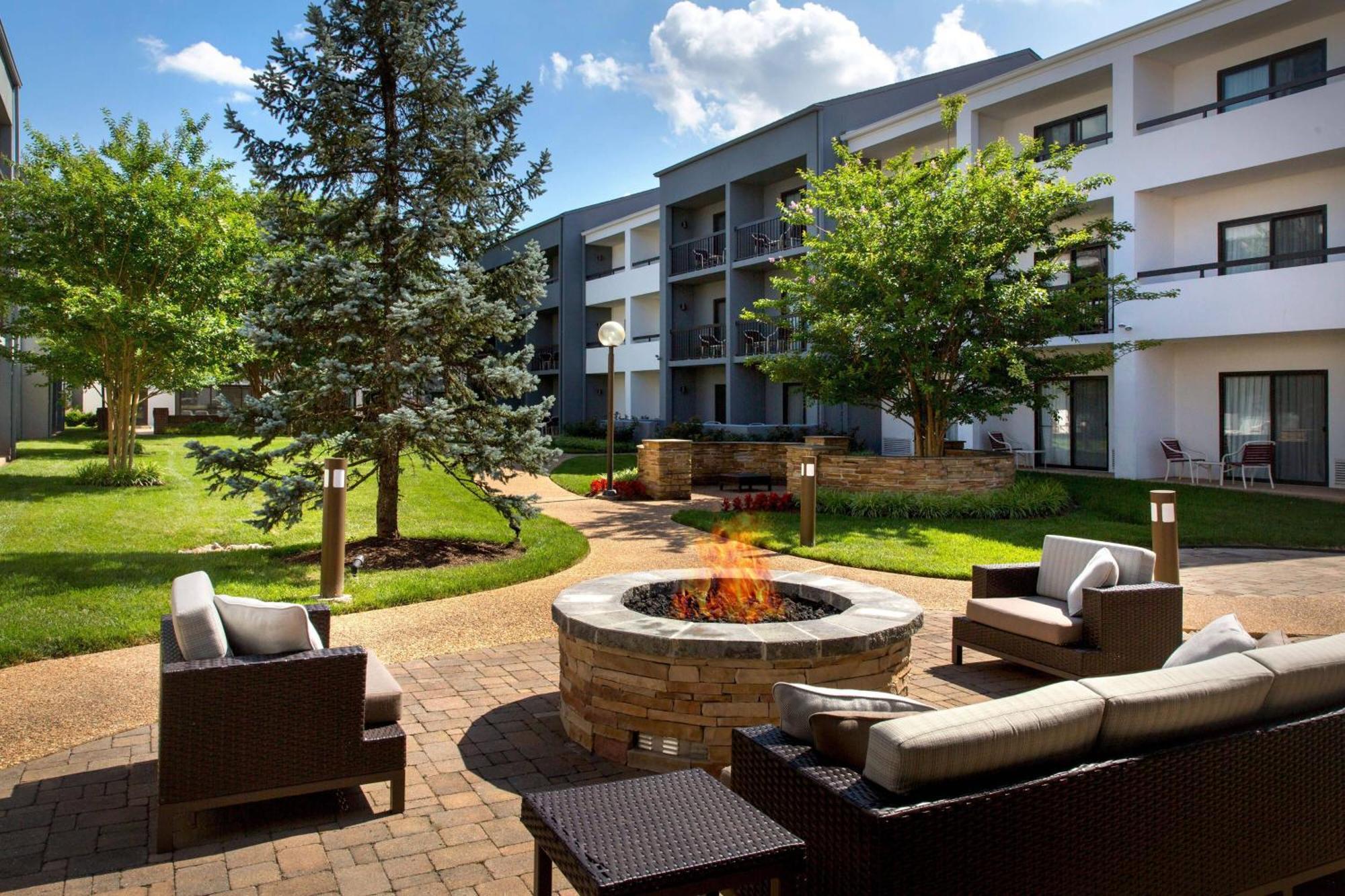 Courtyard By Marriott Dulles Airport Herndon/Reston Bagian luar foto