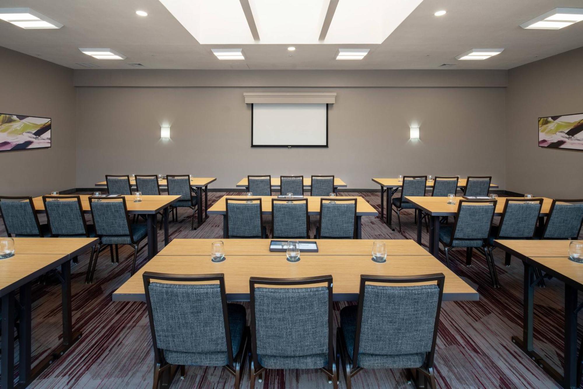 Courtyard By Marriott Dulles Airport Herndon/Reston Bagian luar foto