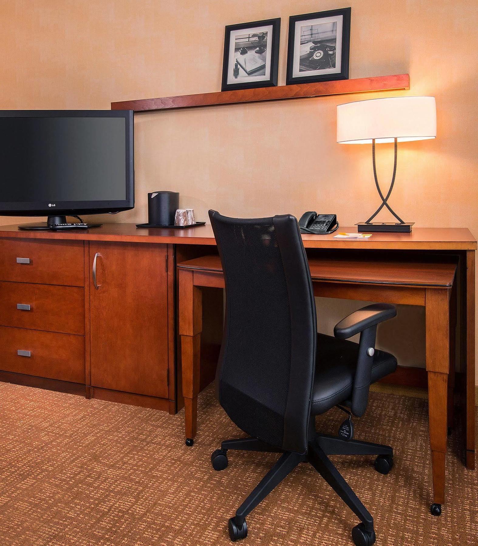 Courtyard By Marriott Dulles Airport Herndon/Reston Bagian luar foto